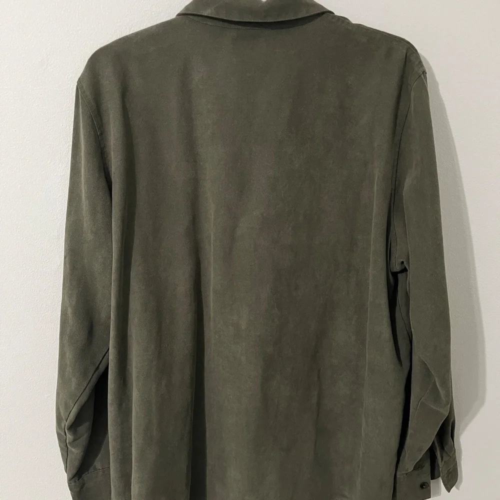 Button down - Picture 2 of 4